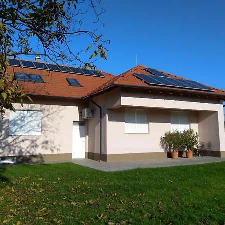 Pusztanjo Vendeghaz Maison d'hôtes