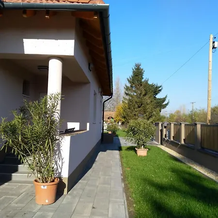 Pusztanjo Vendeghaz Maison d'hôtes *