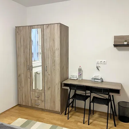 Pusztanjo Vendeghaz Gasthof Komadi